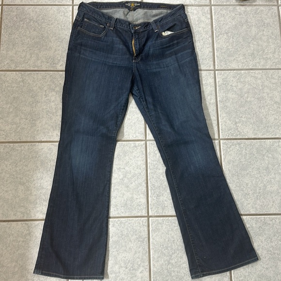 Lucky Brand flare jeans! - Picture 2 of 4